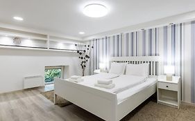 Venus Apartments - Broadway II